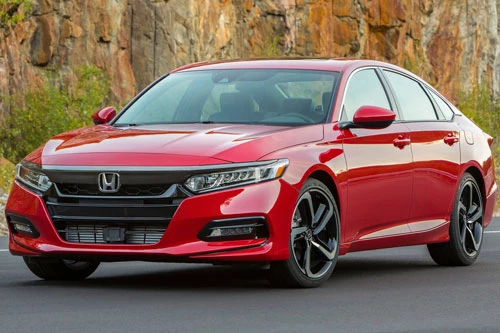 2. Honda Accord (doanh số: 534.275 chiếc).