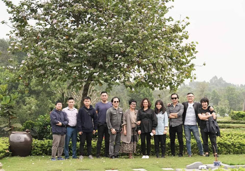 4 năm ngày mất, vợ con và ban nhạc Bức Tường đến viếng mộ cố nhạc sĩ Trần Lập: Người đã ra đi nhưng cái tình còn mãi