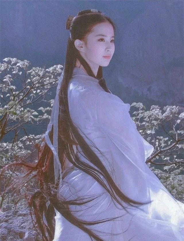 4 Nữ thần Kim Ưng đình đám nhất: Địch Lệ Nhiệt Ba vướng scandal mua giải, Triệu Lệ Dĩnh - Lưu Thi Thi đẹp mê mẩn - Ảnh 10.