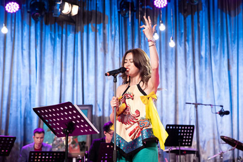 Hoàng Thùy Linh bị chê hát phô và chênh với ca khúc hit do Đông Nhi sáng tác cách đây 10 năm