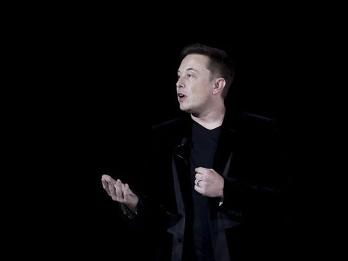 Ông chủ của Tesla và SpaceX thường kết thúc công việc của mình vào lúc 1 giờ sáng. Ảnh: Reuters.