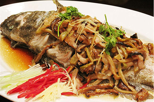 Món cá hấp bia đậm đà, hết sạch mùi tanh, ai cũng gật gù khen khéo