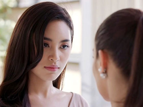 Thấy tờ giấy khám thai của cô em chồng độc thân đỏng đảnh, chị dâu định bụng cho một bài học nhưng lại hành động khiến cả nhà 'ngả mũ thán phục'