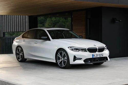 8. BMW 3 Series (doanh số: 333.575 chiếc).