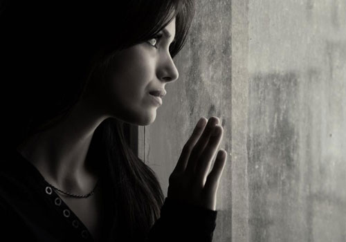 Chồng mất được nửa tháng thì một đoàn người đến nhà tặng cho mẹ con tôi 800 triệu, khi tôi còn đang ngơ ngác thì chị hàng xóm hớt hải chạy sang xin lại tiền