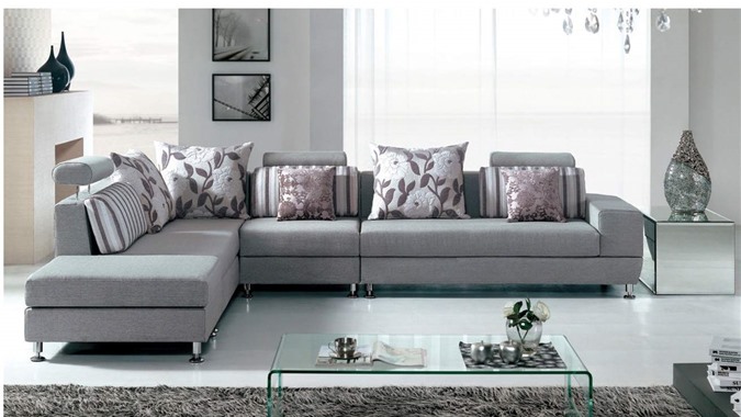Nên chọn sofa có kích thước và màu sắc phù hợp với thiết kế phòng khách