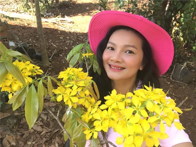 Vườn cây ăn quả, hoa lá ngập tràn rộng 5000m2 của diễn viên Kiều Trinh - Ảnh 5.