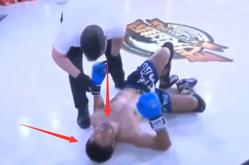 CLIP: 'Phì cười' với trận đấu của võ sĩ tự nhận là cao thủ Thiếu Lâm bị hạ gục chỉ sau 9 giây