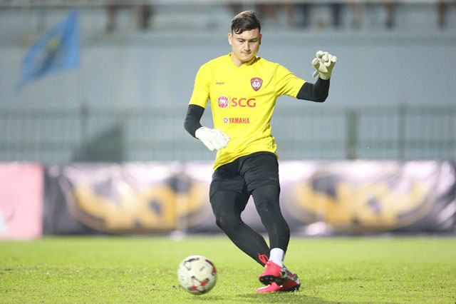 HLV Muangthong lý giải nguyên nhân Văn Lâm ngồi dự bị