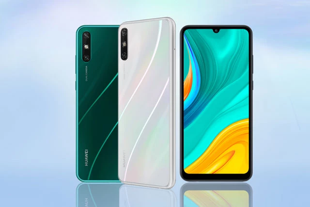 Huawei Enjoy 10e có 3 tùy chọn màu sắc gồm Midnight Black, Pearl White và Emerald Green, lên kệ ở Trung Quốc từ ngày 5/3. Giá bán của phiên bản RAM 4 GB/ROM 64 GB là 999 Nhân dân tệ (tương đương 3,32 triệu đồng). Phiên bản RAM 4 GB/ROM 128 GB có giá 1.199 Nhân dân tệ (3,98 triệu đồng).