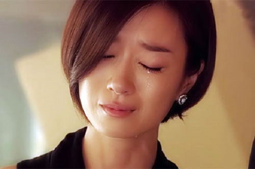 Đúng giờ cơm tối, em dâu vừa khóc vừa chạy sang nhà tôi với khuôn mặt sưng vù và nhờ tôi giúp một việc mà tôi không biết có nên cắn răng làm?