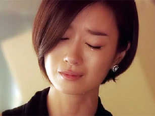 Đúng giờ cơm tối, em dâu vừa khóc vừa chạy sang nhà tôi với khuôn mặt sưng vù và nhờ tôi giúp một việc mà tôi không biết có nên cắn răng làm?