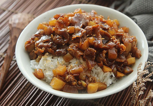 Học ngay cách làm bò xào khoai tây siêu nhanh cho ngày bận rộn