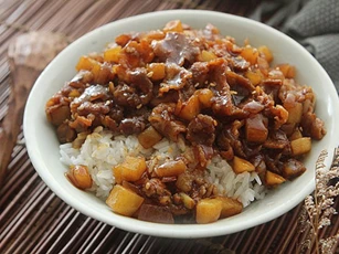 Học ngay cách làm bò xào khoai tây siêu nhanh cho ngày bận rộn