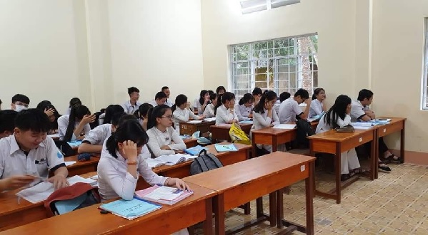 Phú Quốc: Học sinh khối 10 và 12 trường THPT An Thới trở lại trường sau đợt nghỉ dài