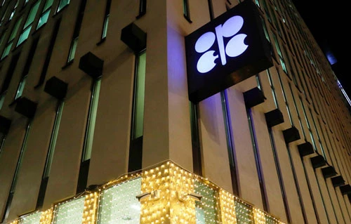 Biểu tượng OPEC tại trụ sở của tổ chức này ở thủ đô Vienna, Áo. Ảnh: Reuter.