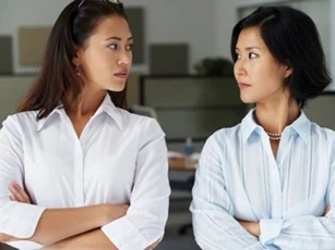 7 năm chồng ra sức uốn nắn vợ theo khuôn mẫu của mẹ