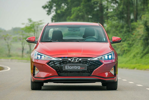Hyundai Elantra Sport có ưu điểm gì để cạnh tranh với Mazda3, Honda Civic?