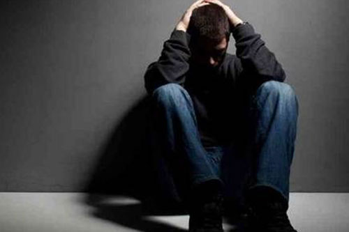 Tin lời thầy bói, mẹ biến con trai thành người vô dụng