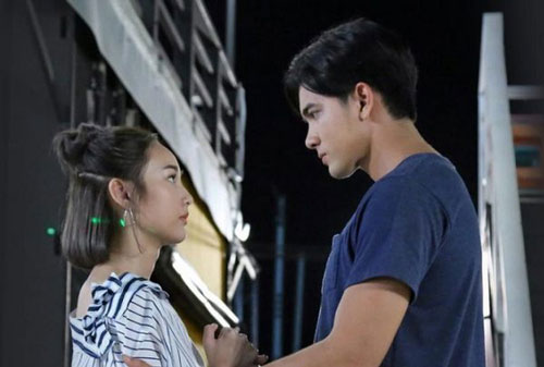 Thấy bố mẹ chồng tương lai có hành động vô cùng kì quặc trong bếp, cô gái sợ bỏ về nhưng đến khi nhận được "đáp án" lại vỡ òa cảm xúc