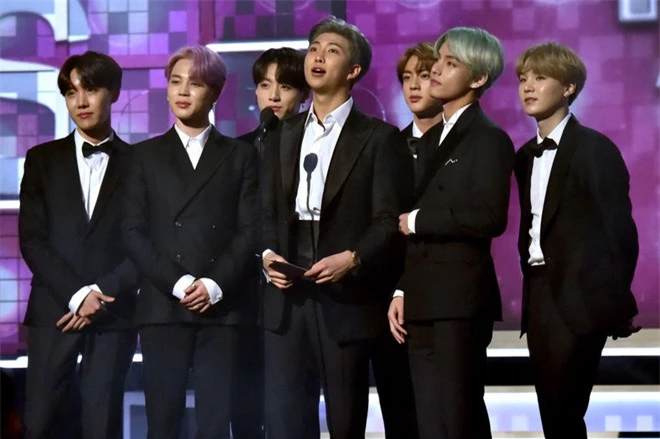 BTS lần đầu tiên lọt top 5 Billboard Hot 100, lập kỉ lục mới cho nghệ sĩ châu Á nhưng fan lại “la ó” vì nghi tính sai kết quả? - Ảnh 2.