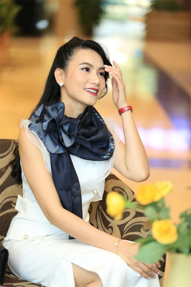 Diễn viên Hoa hồng trên ngực trái diện đầm đơn giản vẫn cuốn hút - Ảnh 4. Diễn viên Hoa hồng trên ngực trái diện đầm đơn giản vẫn cuốn hút - Ảnh 4.
