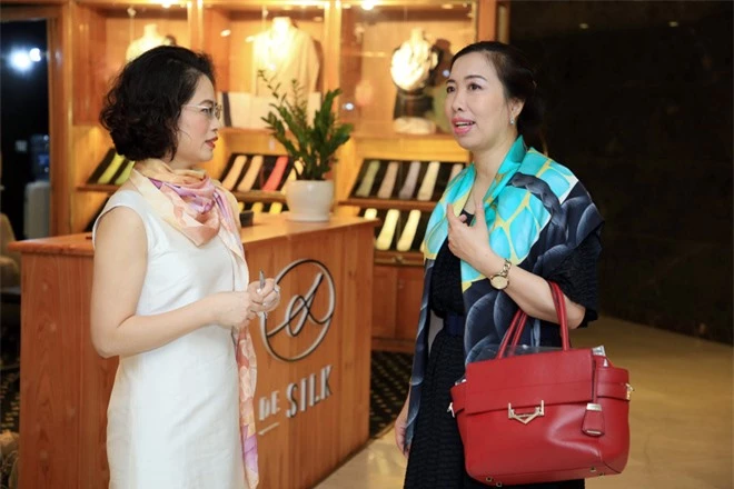 Diễn viên Hoa hồng trên ngực trái diện đầm đơn giản vẫn cuốn hút - Ảnh 9. Diễn viên Hoa hồng trên ngực trái diện đầm đơn giản vẫn cuốn hút - Ảnh 9.