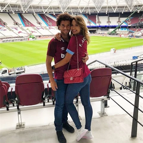 Tiền vệ Felipe Anderson và bạn gái ham học Evelyn Machry 