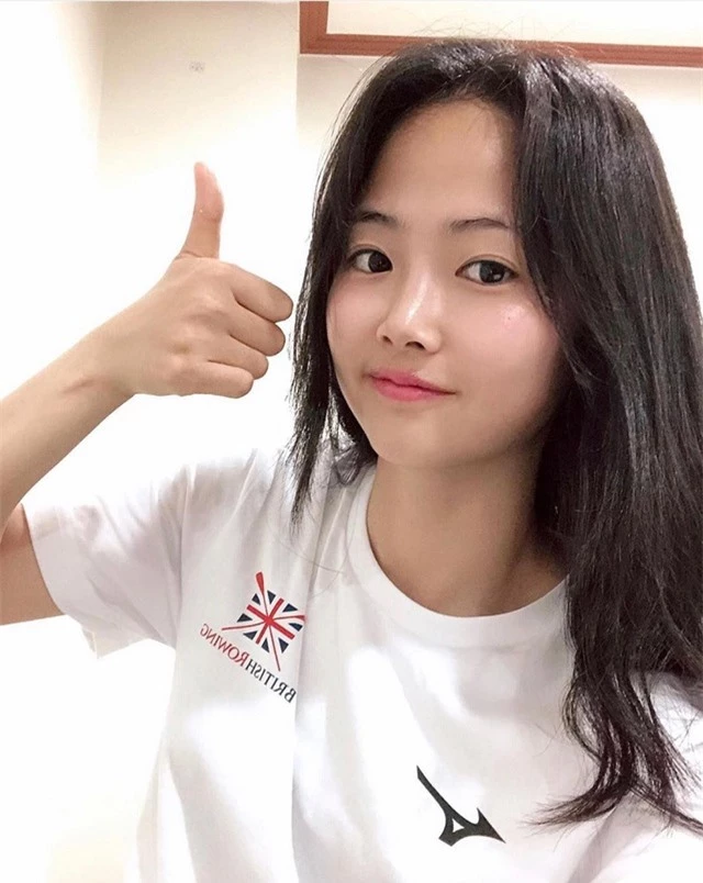 Nữ cầu thủ người Hàn Quốc sở hữu gương mặt trẻ thơ gây “sốt” mạng - 10