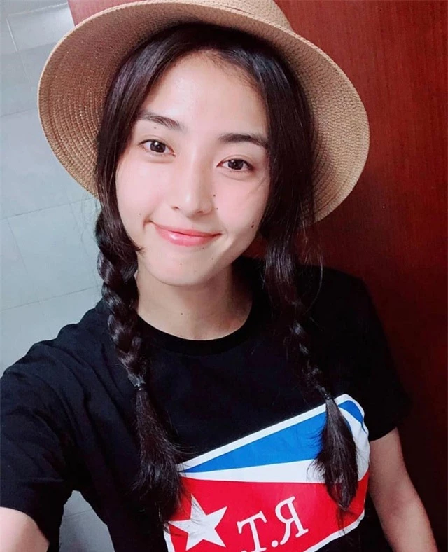 Vẻ đẹp như minh tinh màn ảnh của nữ thủ môn Trung Quốc - 13 Vẻ đẹp như minh tinh màn ảnh của nữ thủ môn Trung Quốc - 13