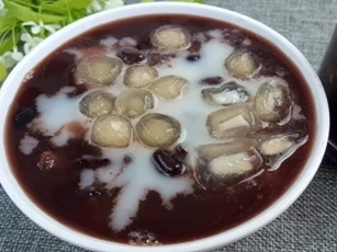 Chè hạt sen đậu đỏ thơm ngon, mềm tan trong miệng tốt cho sức khỏe ai cũng thích