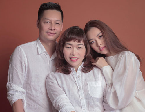 Á hậu Tường San tiết lộ “quy tắc” khi sống cùng bố mẹ