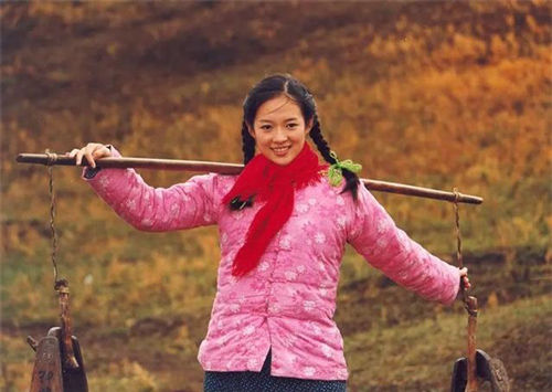 Cư dân mạng 'điêu đứng' trước những vẻ đẹp như tiên nữ của Chương Tử Di năm 17 tuổi