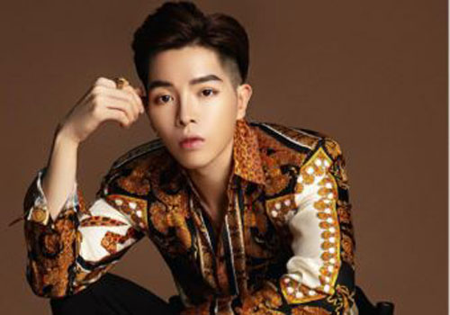 24 tuổi, Đức Phúc có nhà sang, xe tiền tỷ, xài đồ hiệu cùng 10 sổ tiết kiệm