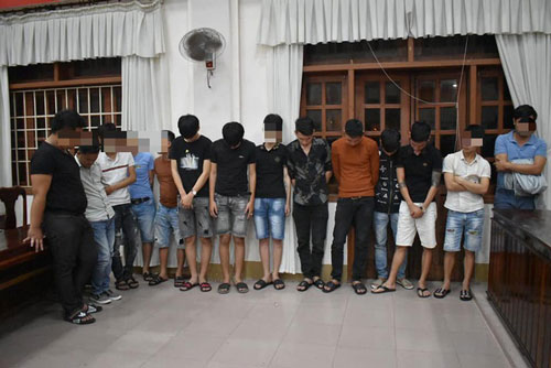 Quảng Trị: “Đột kích” quán karaoke, công an phát hiện hàng chục người sử dụng ma tuý