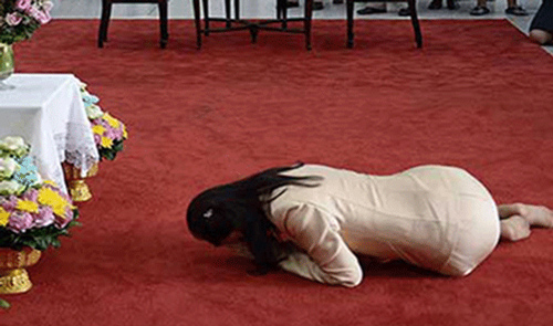 Con dâu muốn mang tro cốt của mẹ đẻ về nhà chồng cho tiện chăm nom thì mẹ chồng làm ngay điều bất ngờ