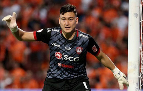 Văn Lâm phát thông điệp "thách thức" khi phải dự bị ở Thái Lan