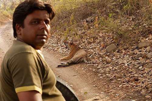 Cặp vợ chồng Ấn Độ từ bỏ tiện nghi ở thủ đô, lên rừng mua đất làm nhà cho hổ