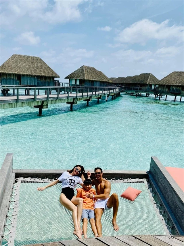 Hồ Ngọc Hà và Kim Lý chia sẻ ảnh tuyệt đẹp trên bãi biển Maldives - 2