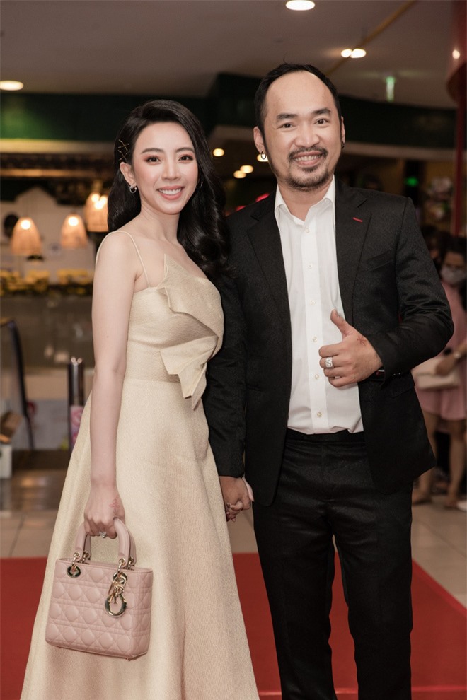 Thu Trang mặc gợi cảm cùng chồng đi sự kiện - Ảnh 7.