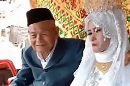Chú rể Katte và cô dâu Indo Alang trong lễ cưới.