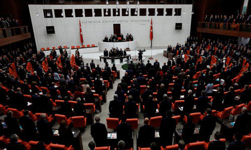 Nghị sĩ Thổ Nhĩ Kỳ ẩu đả giữa phiên họp vì chiến dịch quân sự tại Syria