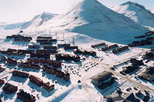 Thị trấn Longyearbyen ở Na Uy có cuộc sống rất khắc nghiệt