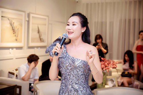 Gia thế hoành tráng và cuộc sống bí ẩn của nữ MC đình đám, từng dẫn “Sức sống mới”