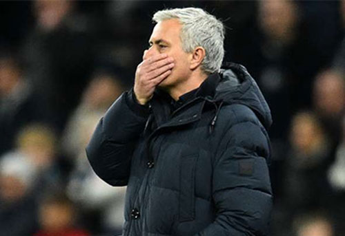 Mourinho bênh vực Dier, nhưng chính ông đang "lấp liếm khủng hoảng" của Tottenham?