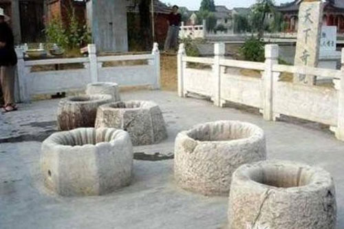 Sự thật về những miệng giếng bên trong Cố Cung: Không ai dám uống nước vì sợ!