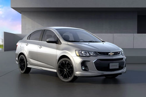 6. Chevrolet Sonic 2020 (giá khởi điểm: 16.720 USD).