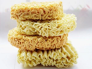 3 sai lầm ăn mì tôm buổi sáng khiến chân to, đùi béo