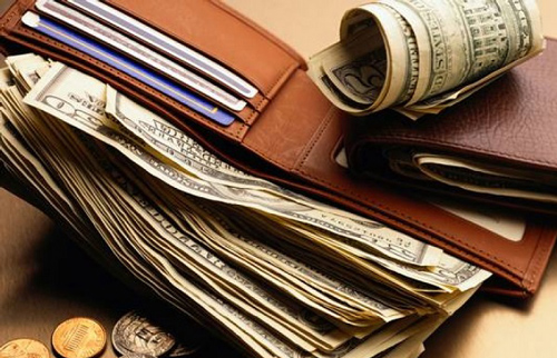 Phong thủy ví tiền khiến tiền bạc lúc nào cũng rủng rỉnh, tiêu hoài không lo hết