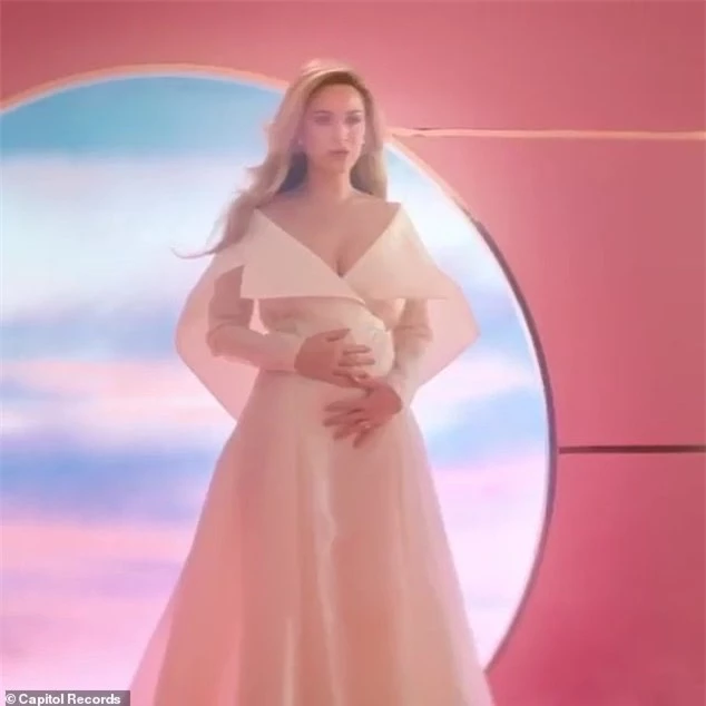 Hoành tráng như Katy Perry: Chính thức xác nhận mang thai cho tài tử Orlando Bloom qua MV mới - Ảnh 2.